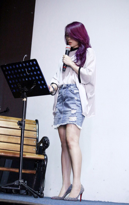 Thời trang đường phố sao Việt tuần qua: Mỹ Tâm quot;lột xácquot; với tóc tím ở tuổi 35 - 2