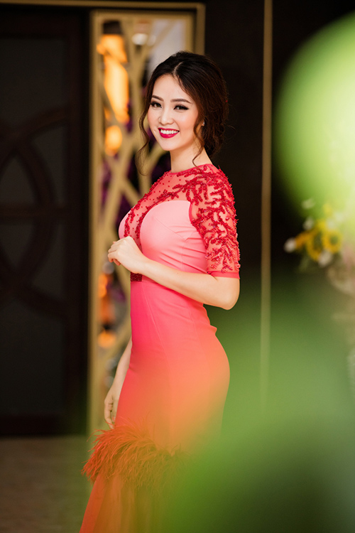 Á hậu Thụy Vân khoe ngực sexy bên Minh Tiệp - 8