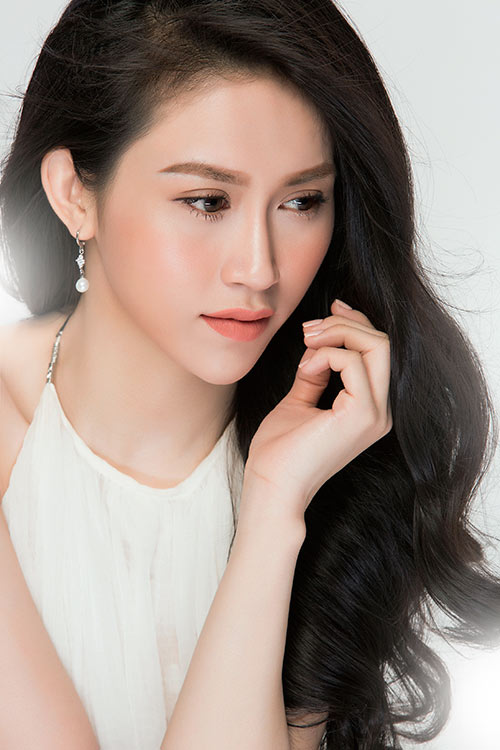 quot;Hoa hậu nói tiếng Anh dởquot; sẽ làm đám hỏi ngày 29/7 - 2