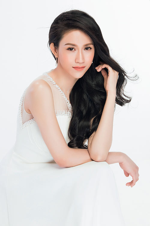 quot;Hoa hậu nói tiếng Anh dởquot; sẽ làm đám hỏi ngày 29/7 - 3