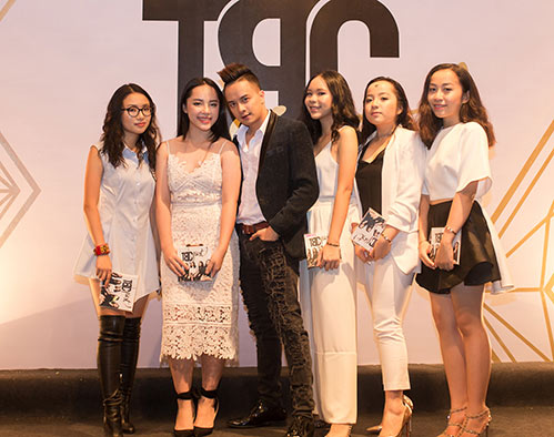 Hồng Nhung đưa 2 con song sinh đi chúc mừng ban nhạc trẻ - 4