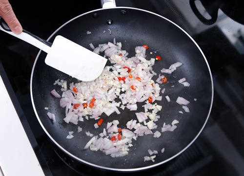 Sụn gà rang muối tiêu thơm ngon, giòn sần sật - 6