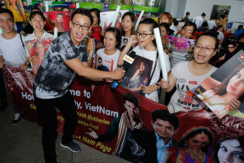 Sao quot;Cô dâu 8 tuổiquot; gây tắc nghẽn sân bay Tân Sơn Nhất - 1