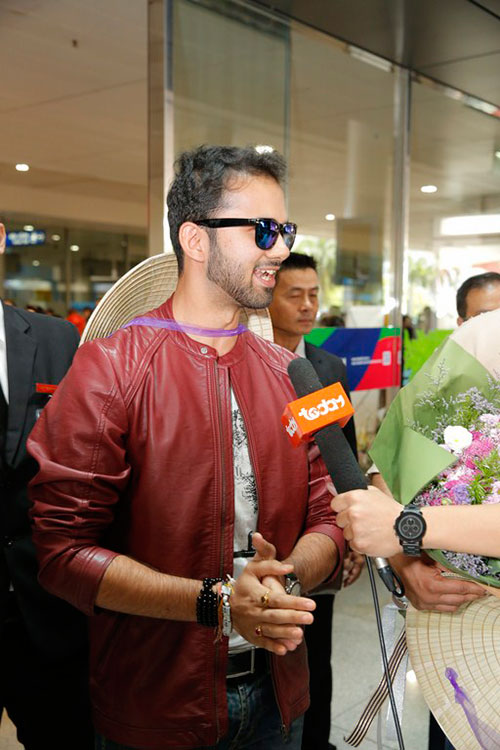 Sao quot;Cô dâu 8 tuổiquot; gây tắc nghẽn sân bay Tân Sơn Nhất - 7