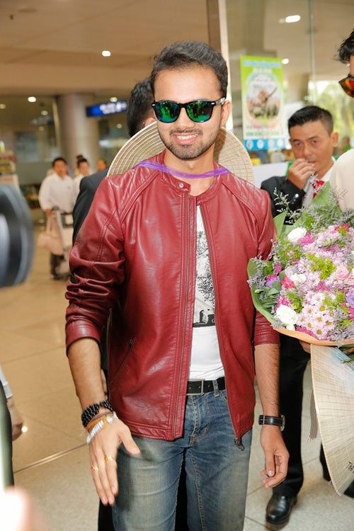 Sao quot;Cô dâu 8 tuổiquot; gây tắc nghẽn sân bay Tân Sơn Nhất - 10