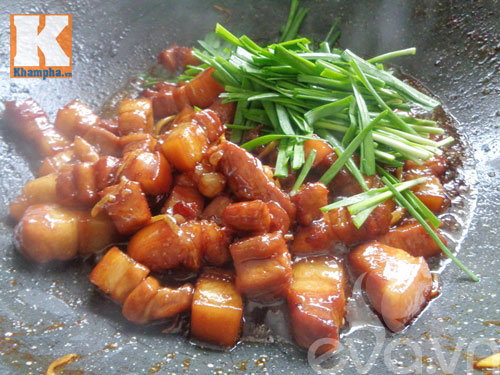 Thịt ba chỉ rim mặn đậm đà, trôi cơm - 5