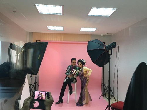 Khánh Thi, Vy Oanh, Lâm Chi Khanh lộng lẫy dự đám cưới MC Thanh Bạch ở quê - 9