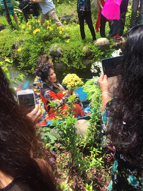 Khánh Thi, Vy Oanh, Lâm Chi Khanh lộng lẫy dự đám cưới MC Thanh Bạch ở quê - 7