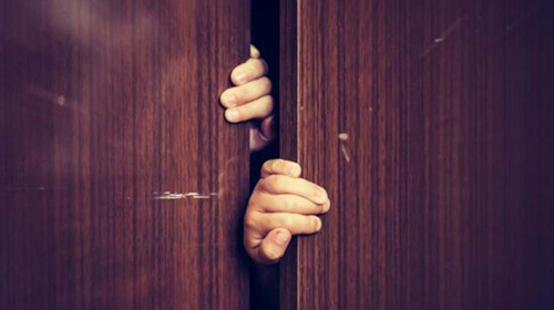 Ngoại tình, bị phát hiện, giấu tình nhân trong rương đến chết ngạt - 1