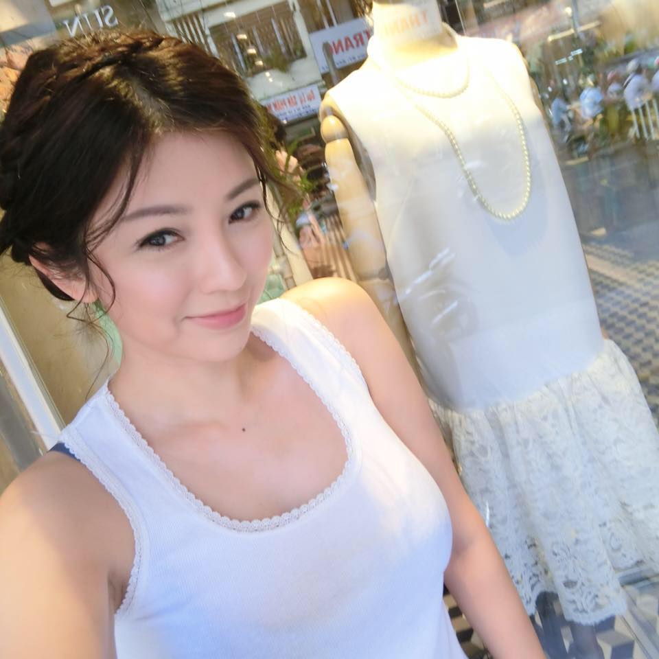 Bà mẹ 44 tuổi như chị với em khi đứng cạnh con gái 22 tuổi - 1