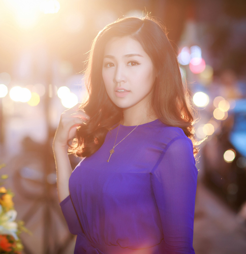 Tú Anh xách túi hiệu khoe làn da trắng ngần - 3