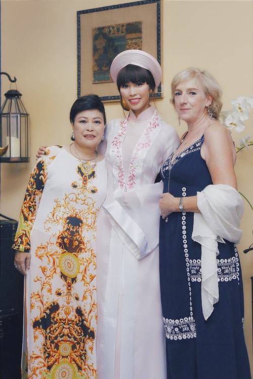 Hà Anh và chồng Tây rạng ngời bên bố mẹ trong lễ ăn hỏi - 6