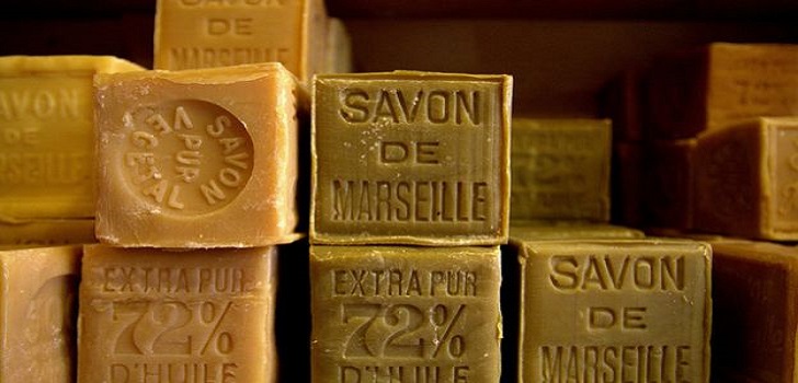 Rèm cửa ố vàng hóa trắng nhờ các nguyên liệu có sẵn trong nhà - 4