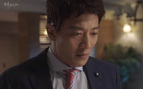 quot;Chuyện tình bác sĩquot; tập 11: Kim Rae Won chết lặng nhìn bố lâm nguy - 1