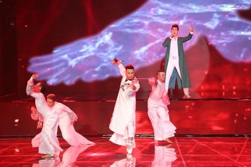 X-Factor 2016: Tùng Dương bực tức, phản đối gay gắt bài hát của Dương Khắc Linh ngay trên sóng trực tiếp! - 8