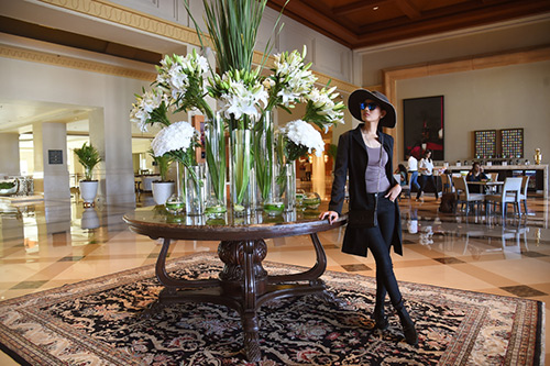 Trương Thị May quot;chất lừquot;, một mình đi uống cafe ở Ấn Độ - 3