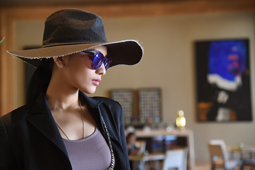 Trương Thị May quot;chất lừquot;, một mình đi uống cafe ở Ấn Độ - 2