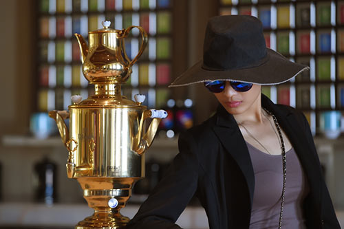 Trương Thị May quot;chất lừquot;, một mình đi uống cafe ở Ấn Độ - 9