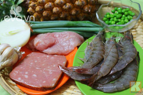 Cơm chiên dứa kiểu Thái độc đáo mà ngon - 1