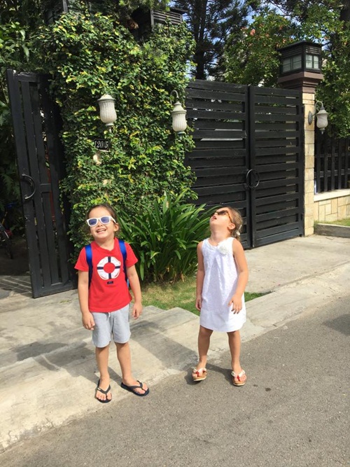 Nhà có điều kiện, Diva Hồng Nhung vẫn không ngại để con lội ruộng lấm lem - 5