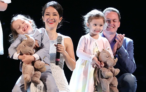 Nhà có điều kiện, Diva Hồng Nhung vẫn không ngại để con lội ruộng lấm lem - 6