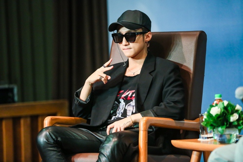 Sơn Tùng M-TP chơi trội khi làm liveshow chỉ hát duy nhất... 1 bài - 4