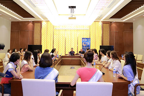 Scandal của các hoa hậu thành đề tài quot;nóngquot; với thí sinh HH Bản sắc Việt - 3