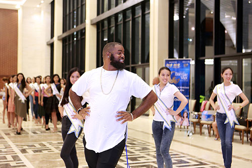 Scandal của các hoa hậu thành đề tài quot;nóngquot; với thí sinh HH Bản sắc Việt - 9