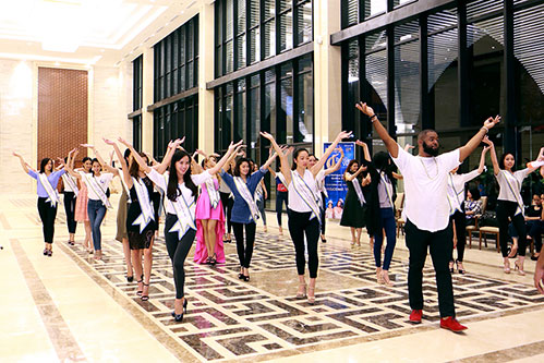 Scandal của các hoa hậu thành đề tài quot;nóngquot; với thí sinh HH Bản sắc Việt - 10