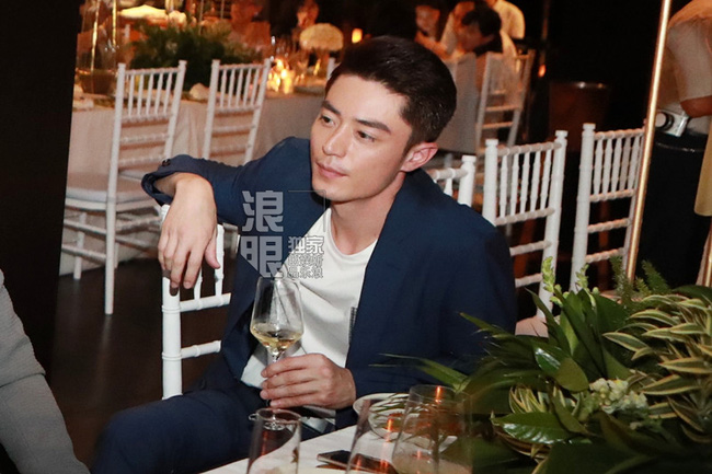 Hoắc Kiến Hoa nắm chặt tay Lâm Tâm Như trong tiệc trước đám cưới - 13