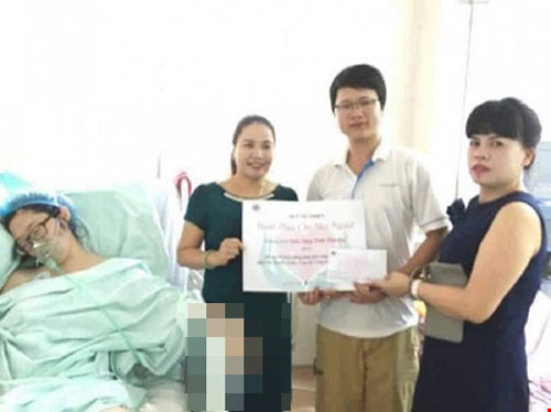 Trần tình của người có #039;nụ cười tươi#039; khi trao quà từ thiện - 1