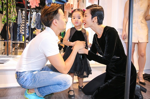 Con gái Xuân Lan thân thiết với Lương Mạnh Hải tại event - 1