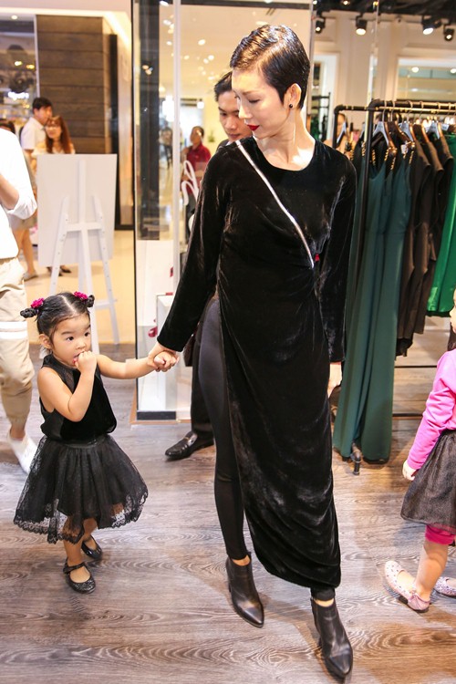 Con gái Xuân Lan thân thiết với Lương Mạnh Hải tại event - 5