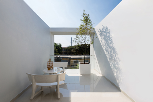 23 terrace 1469985223 width500height334 - Nhà ống hẹp 3,8m vẫn thoải mái xây bể bơi giữa nhà