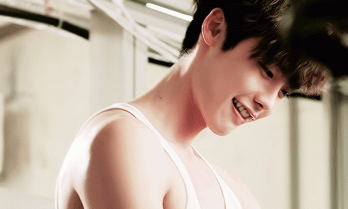 Lee Jong Suk: Nam thần xứ Hàn chuyên đóng phim quot;không bình thườngquot; - 10