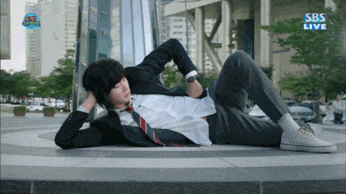 Lee Jong Suk: Nam thần xứ Hàn chuyên đóng phim quot;không bình thườngquot; - 14