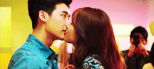 Lee Jong Suk: Nam thần xứ Hàn chuyên đóng phim quot;không bình thườngquot; - 22