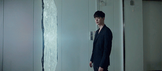 Lee Jong Suk: Nam thần xứ Hàn chuyên đóng phim quot;không bình thườngquot; - 28