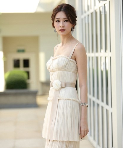 Hoa hậu Thu Thảo khéo léo đáp trả khi bị chê mặc xấu - 10