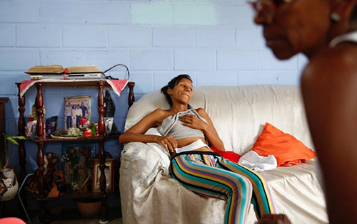 Ảnh chân thực về “cơn bão” triệt sản ở Venezuela do thiếu hụt bao cao su - 5