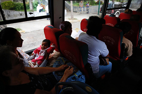 Ảnh chân thực về “cơn bão” triệt sản ở Venezuela do thiếu hụt bao cao su - 2