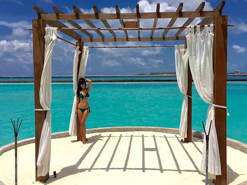 Hà Anh và chồng Tây hôn nhau đắm đuối tại xứ sở quot;thiên đườngquot; - 10