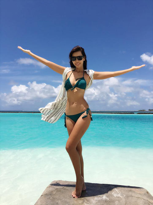 Hà Anh và chồng Tây hôn nhau đắm đuối tại xứ sở quot;thiên đườngquot; - 11