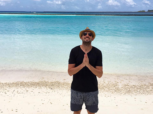 Hà Anh và chồng Tây hôn nhau đắm đuối tại xứ sở quot;thiên đườngquot; - 8