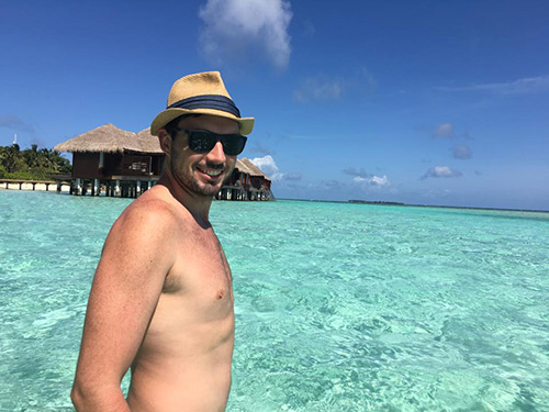 Hà Anh và chồng Tây hôn nhau đắm đuối tại xứ sở quot;thiên đườngquot; - 7