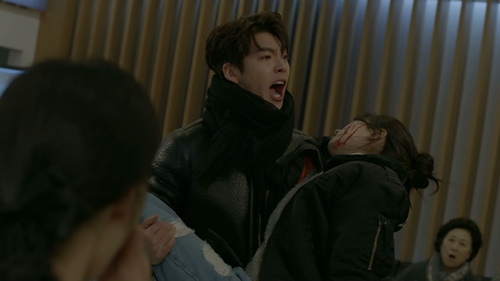 “Yêu không kiểm soát” tập 10: Suzy yêu cầu bạn trai hôn mình tại bệnh viện - 8