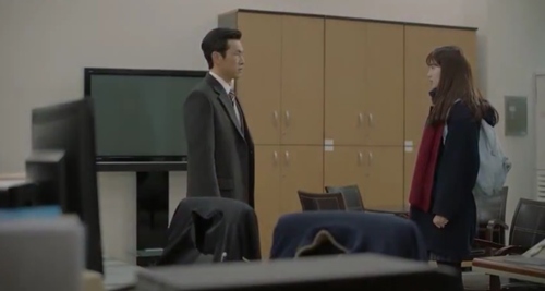 “Yêu không kiểm soát” tập 10: Suzy yêu cầu bạn trai hôn mình tại bệnh viện - 11