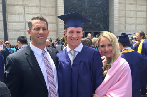 Cầu thủ bóng chày 9X bị bắn chết vì mải chơi Pokemon Go trong công viên - 1