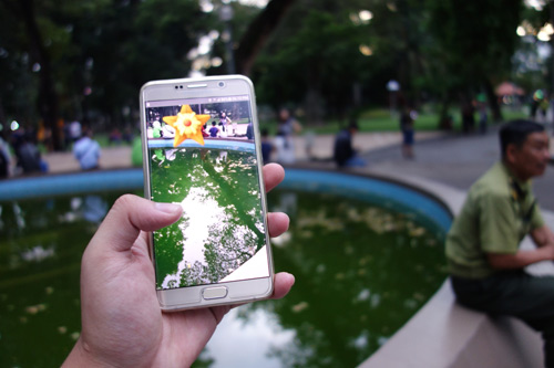 Cơn “địa chấn” Pokemon Go tại công viên, phố đi bộ Sài Gòn - 6