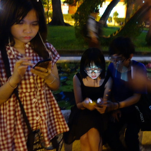 Cơn “địa chấn” Pokemon Go tại công viên, phố đi bộ Sài Gòn - 3